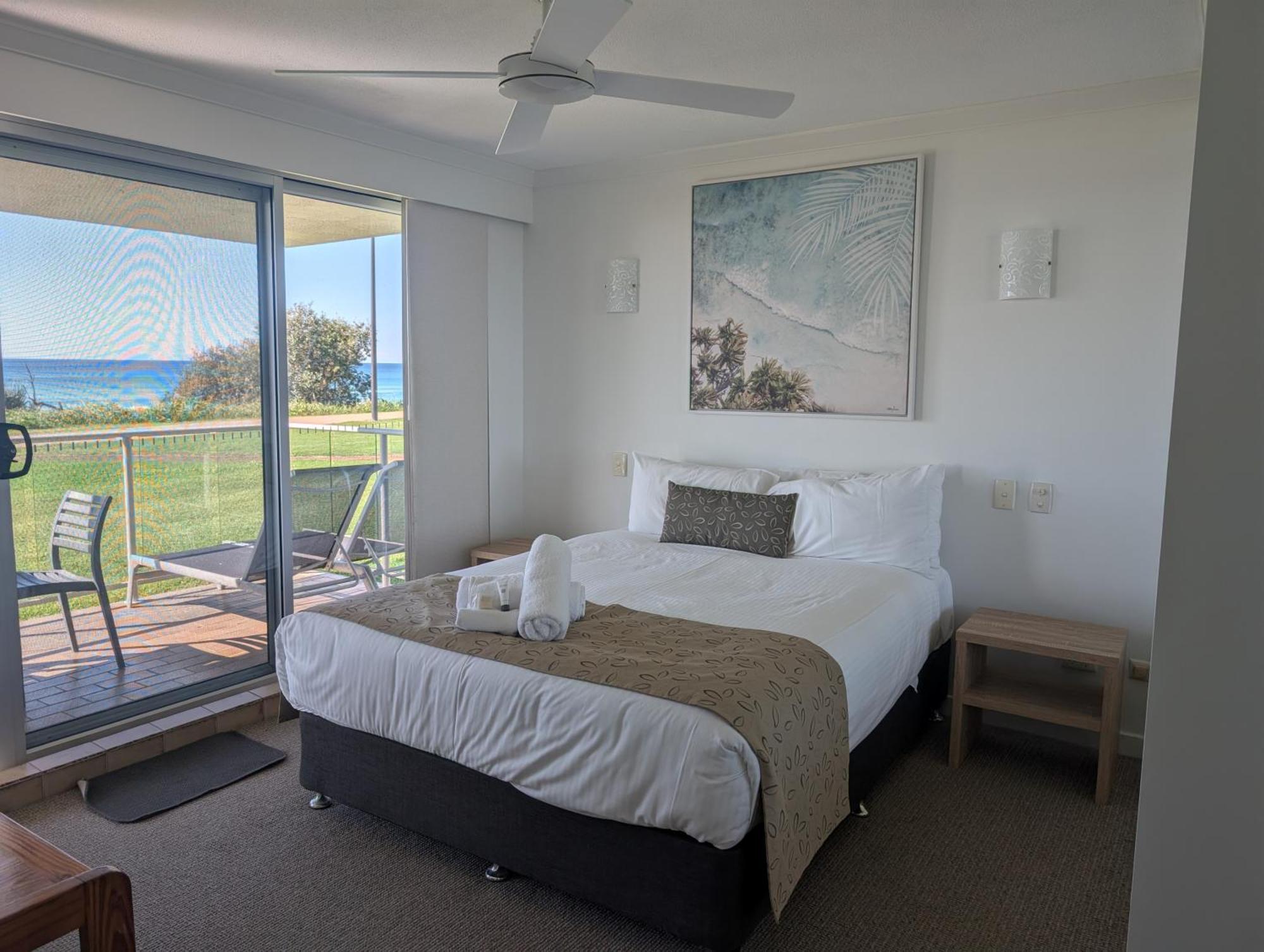 Pacific Surf Absolute Beachfront Apartments Gold Coast Exterior foto