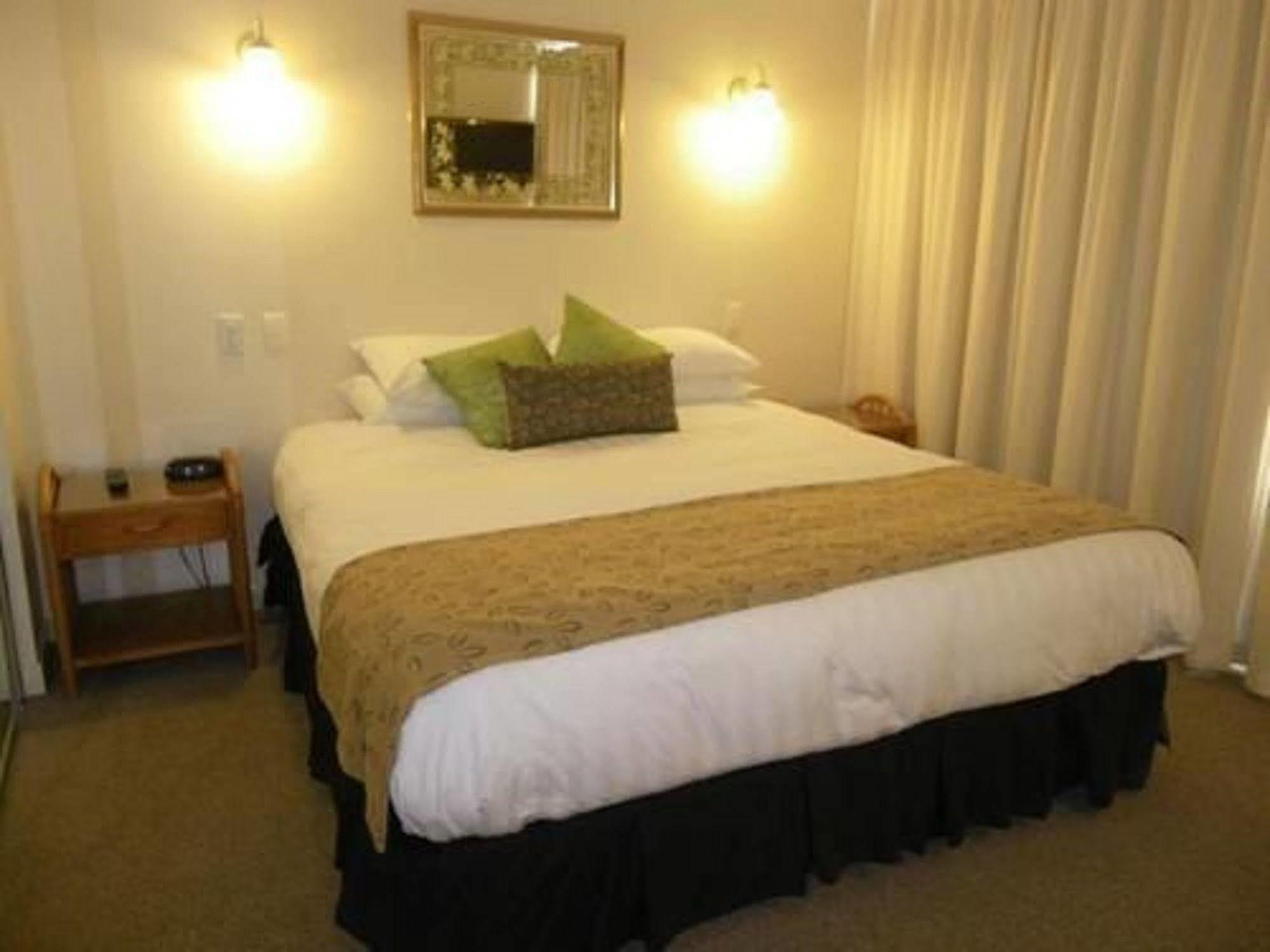 Pacific Surf Absolute Beachfront Apartments Gold Coast Exterior foto