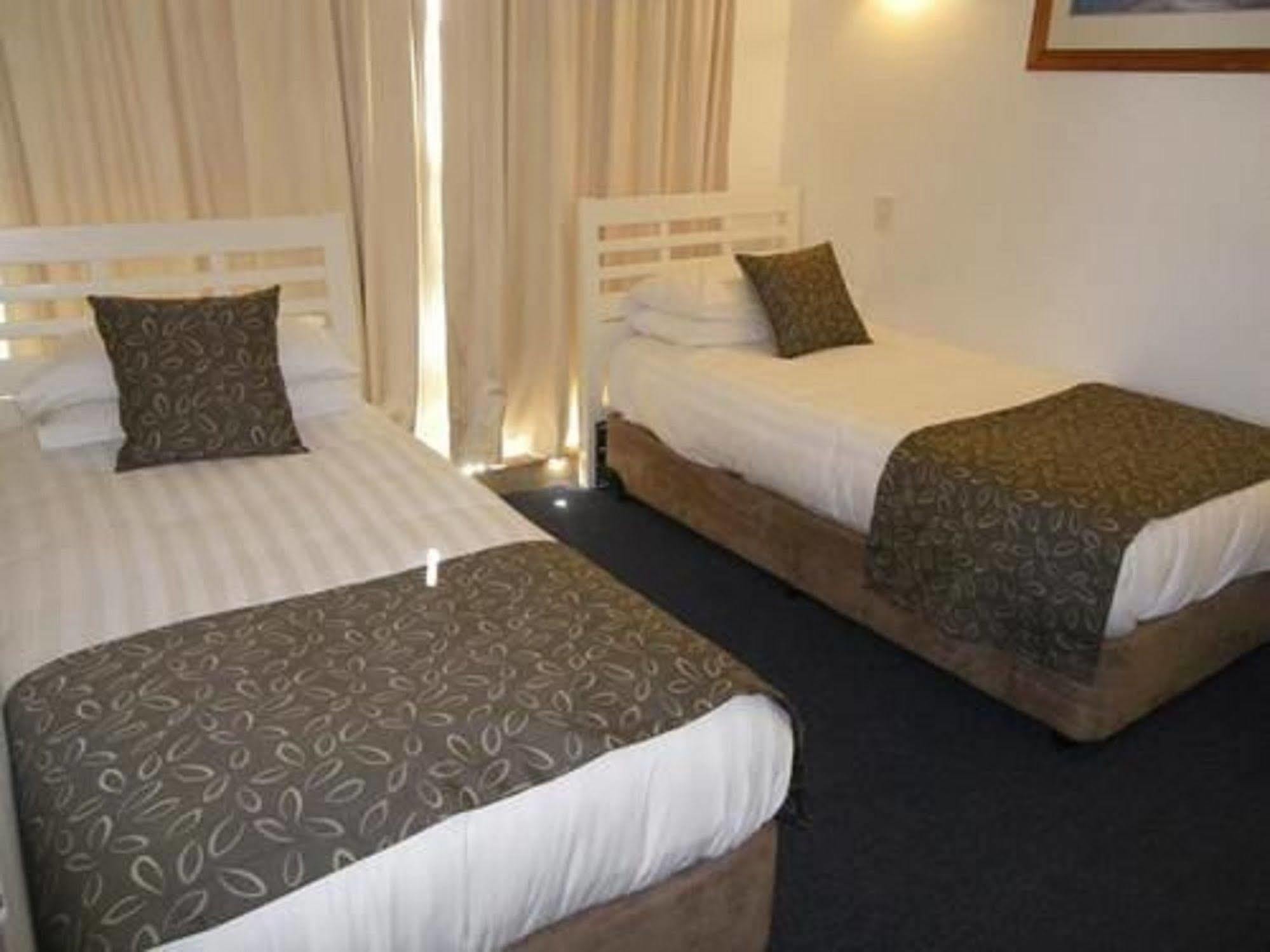 Pacific Surf Absolute Beachfront Apartments Gold Coast Exterior foto